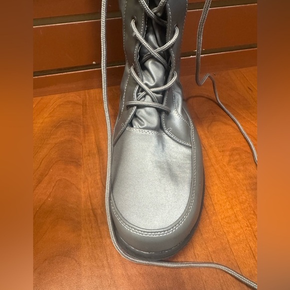 Women's Silver Winter Boots with Faux Fur Lining - Picture 14 of 15